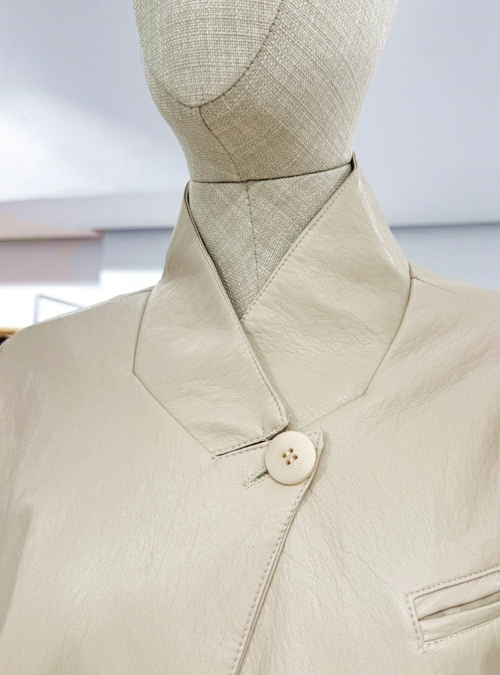Chaqueta efecto piel tres cuartos Chaqueta efecto piel tres cuartos