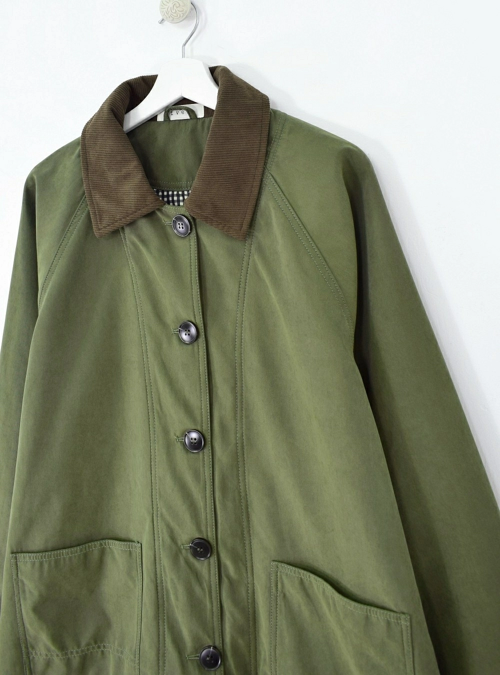 Chaqueta lisa cuello pana