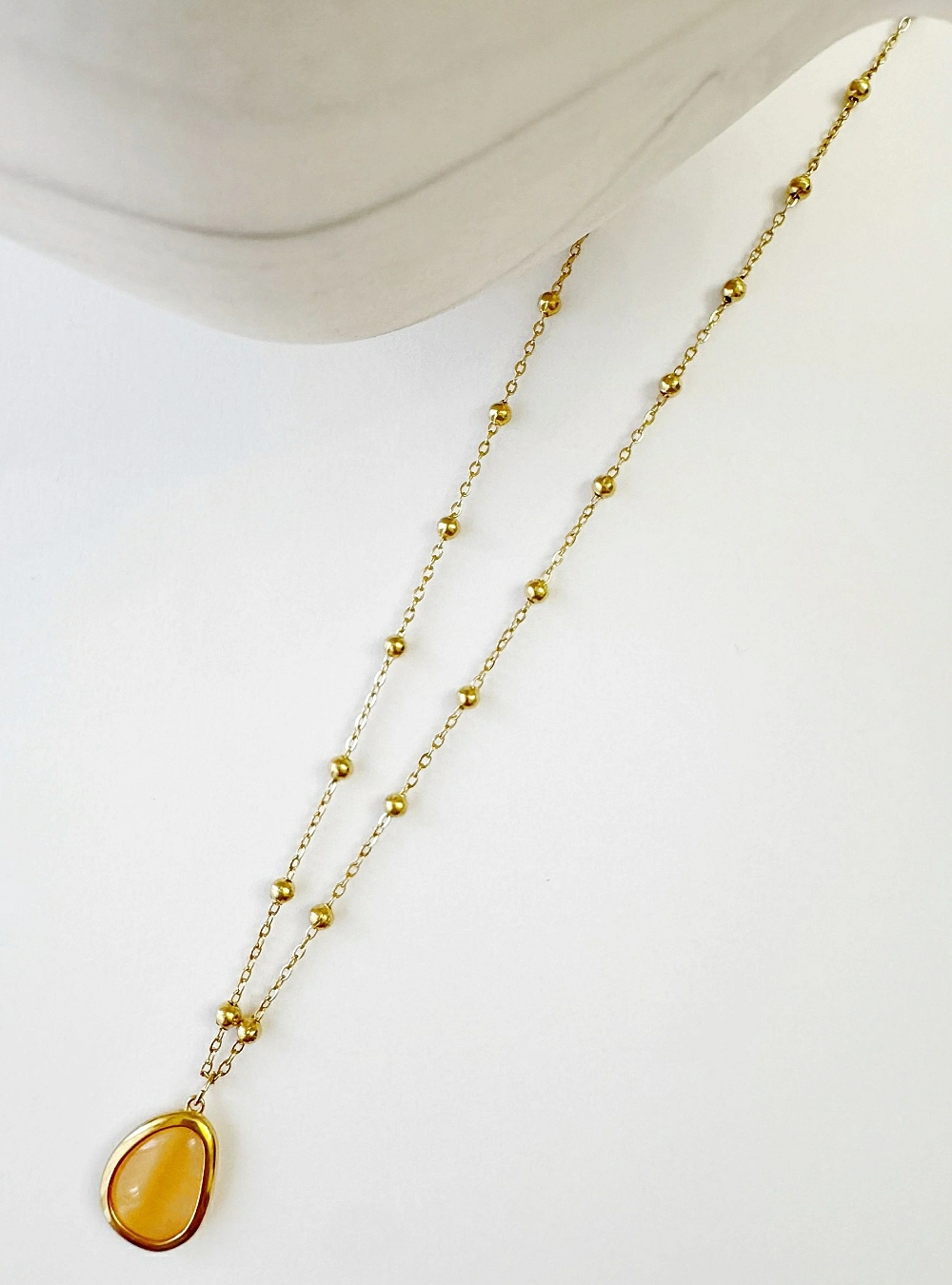 Collar colgante ovalado