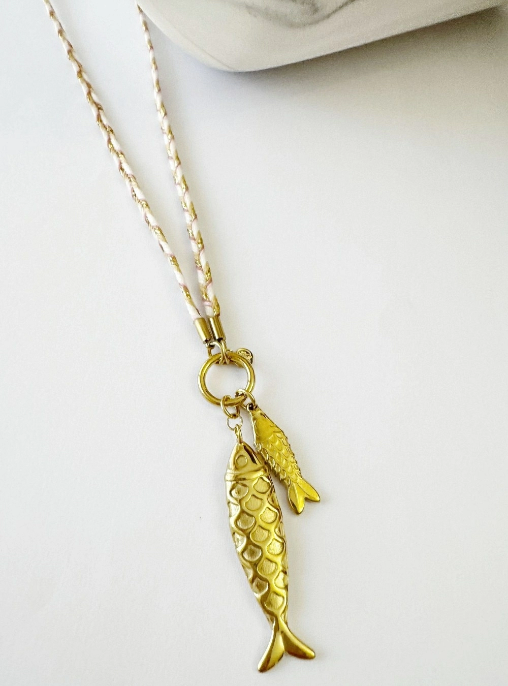 Collar cordon y peces
