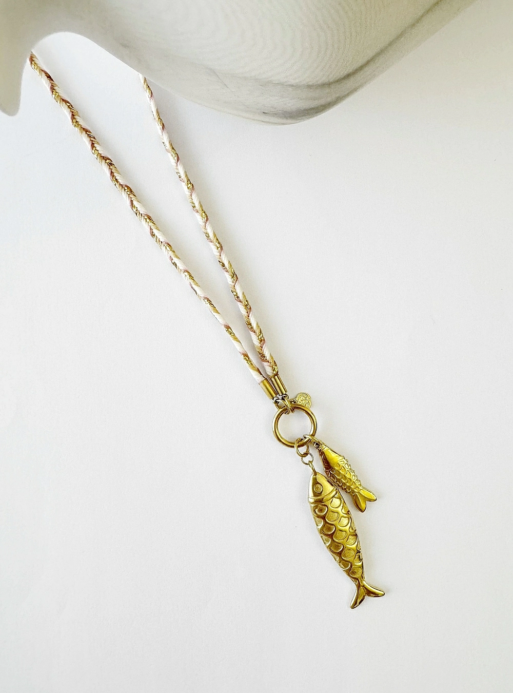 Collar cordon y peces