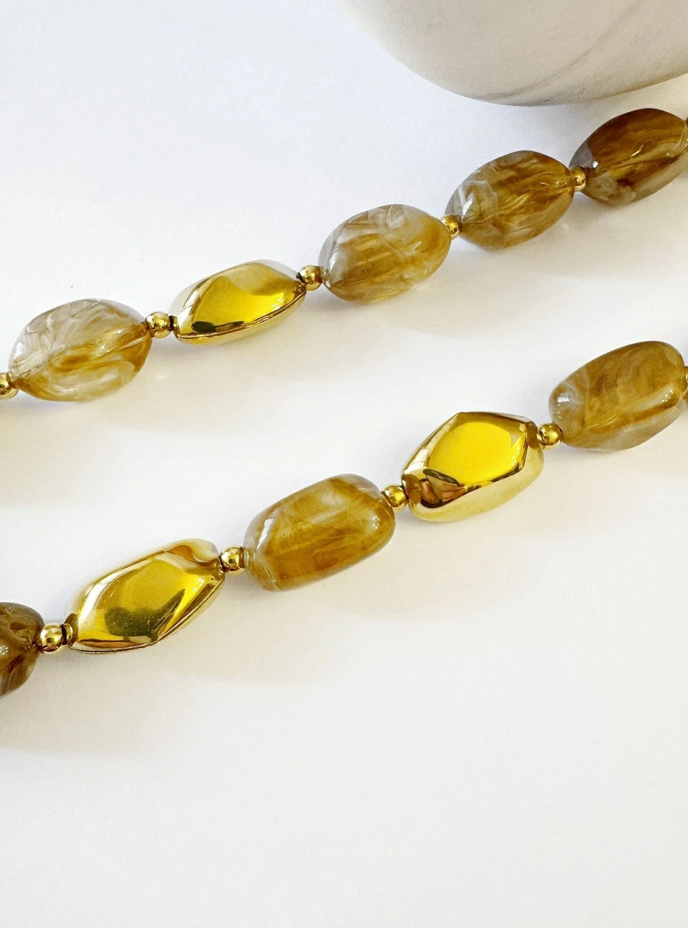 Collar gold and caramel