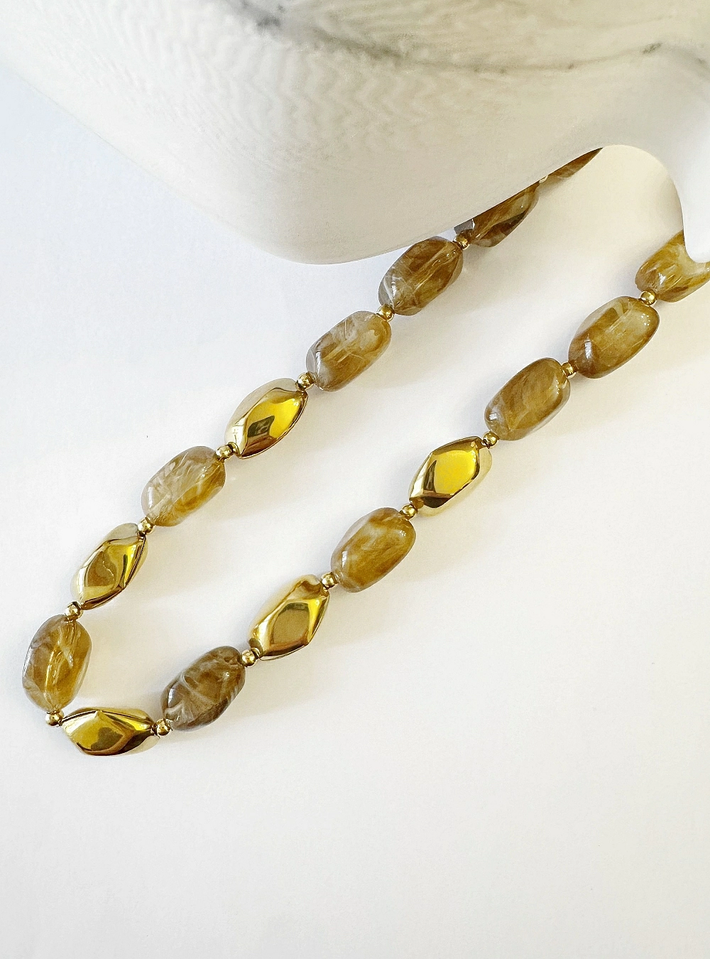 Collar gold and caramel