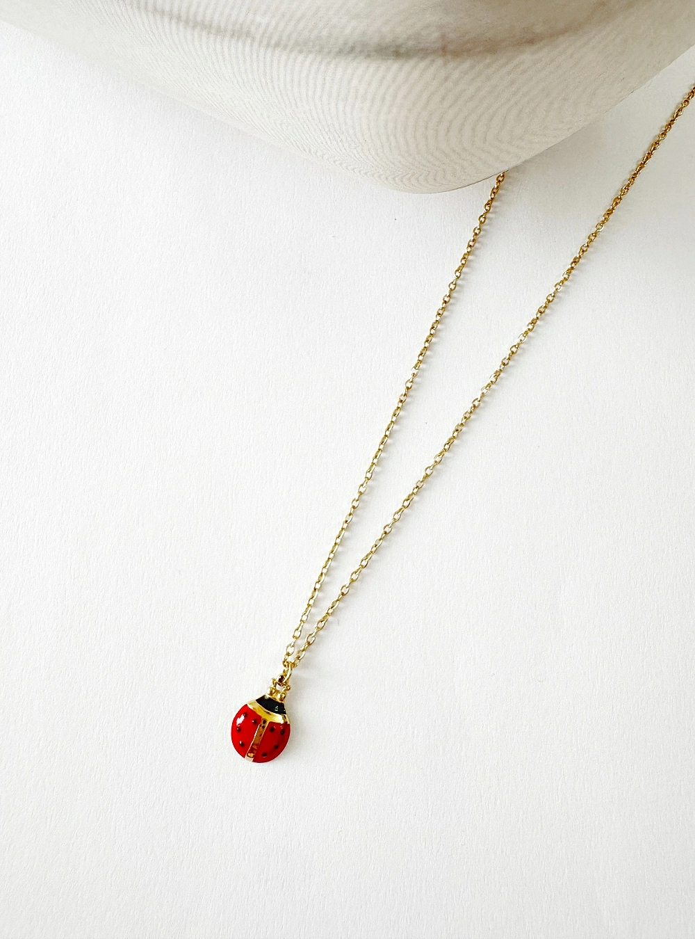 Collar mariquita