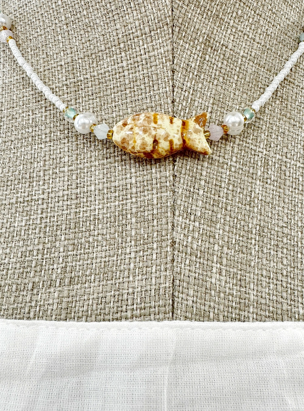 Collar pez acero vidrio y piedra