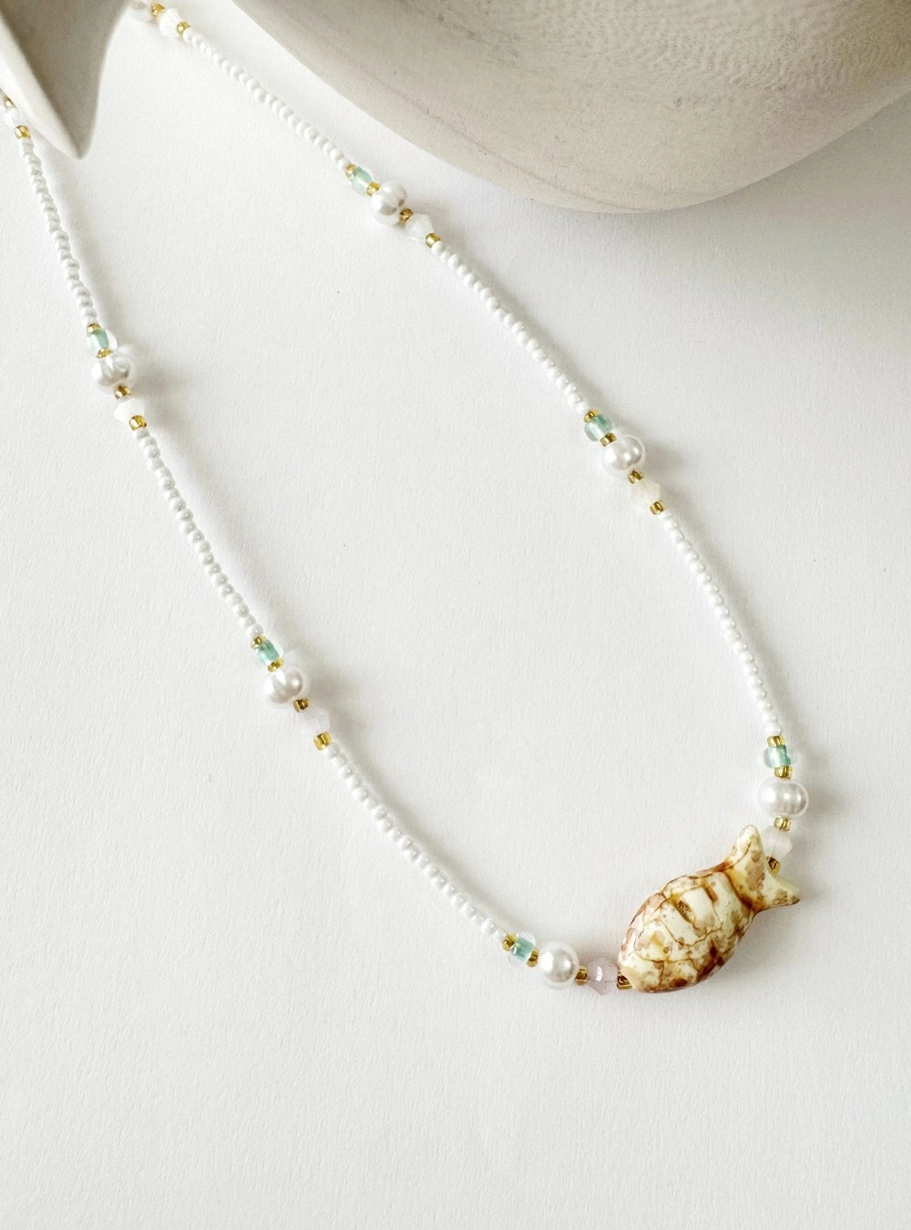 Collar pez acero vidrio y piedra