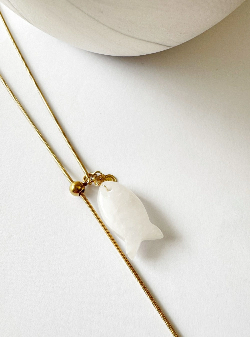 Collar pez piedra