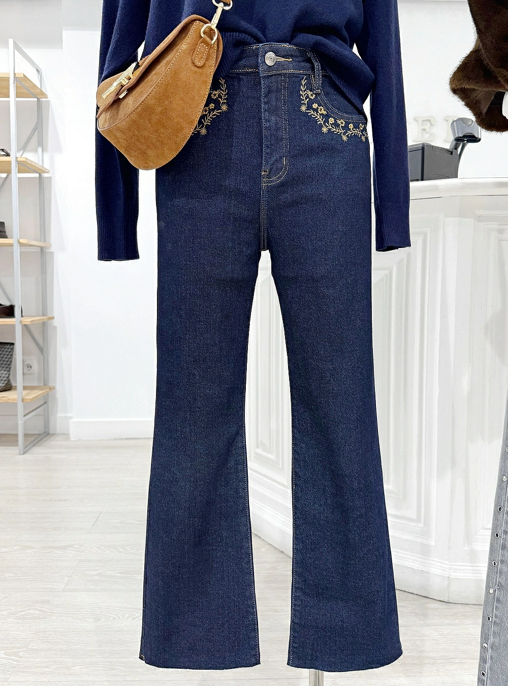Jeans flare bordado