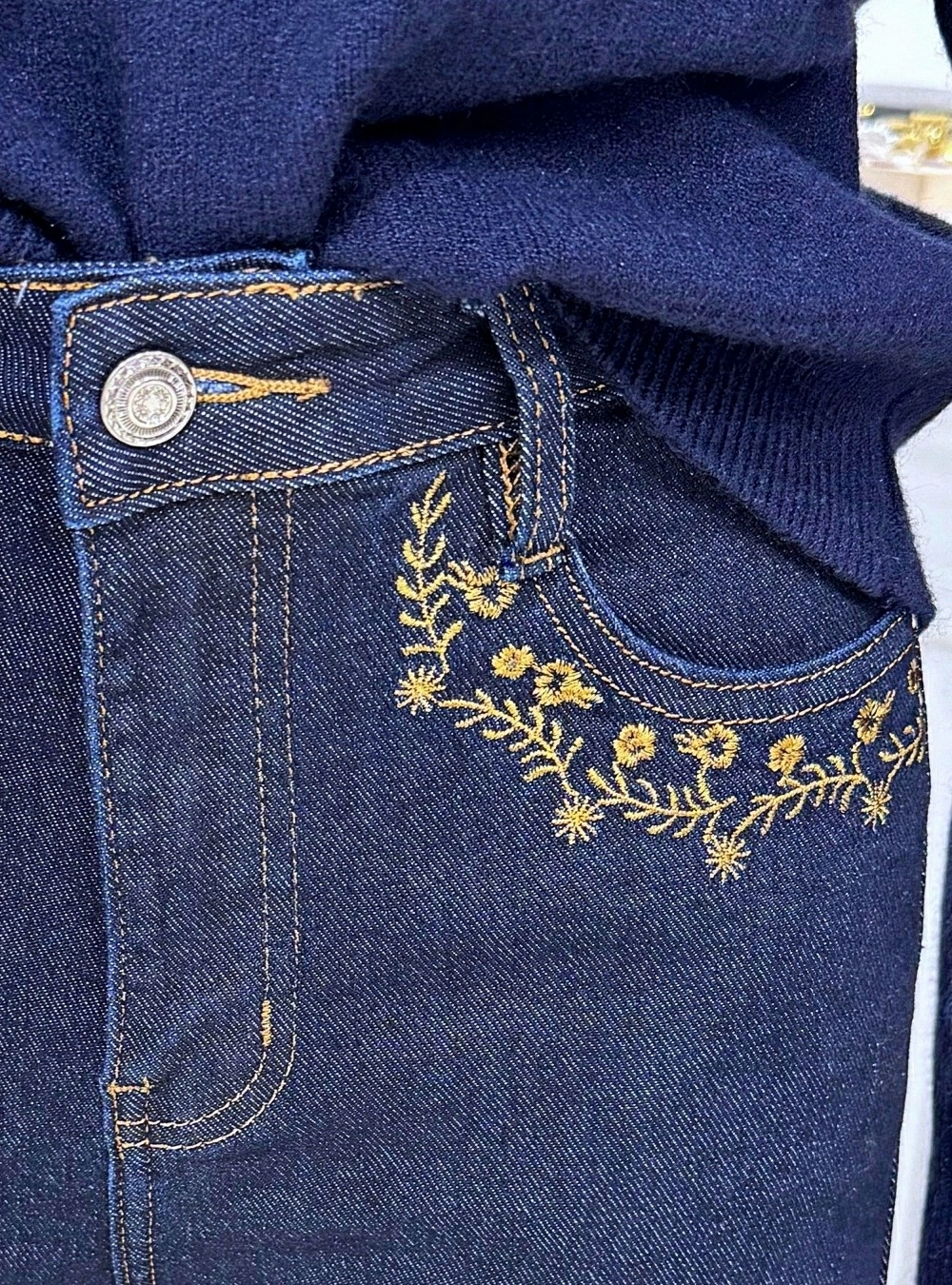 Jeans flare bordado