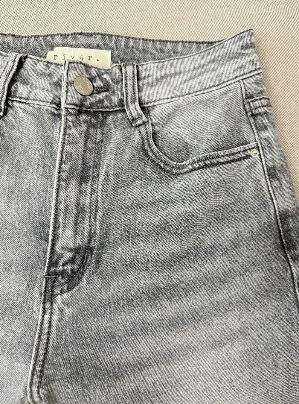 Jeans straight desgastados