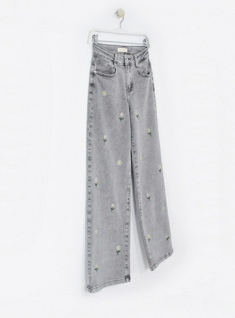 Jeans straight flores bordadas