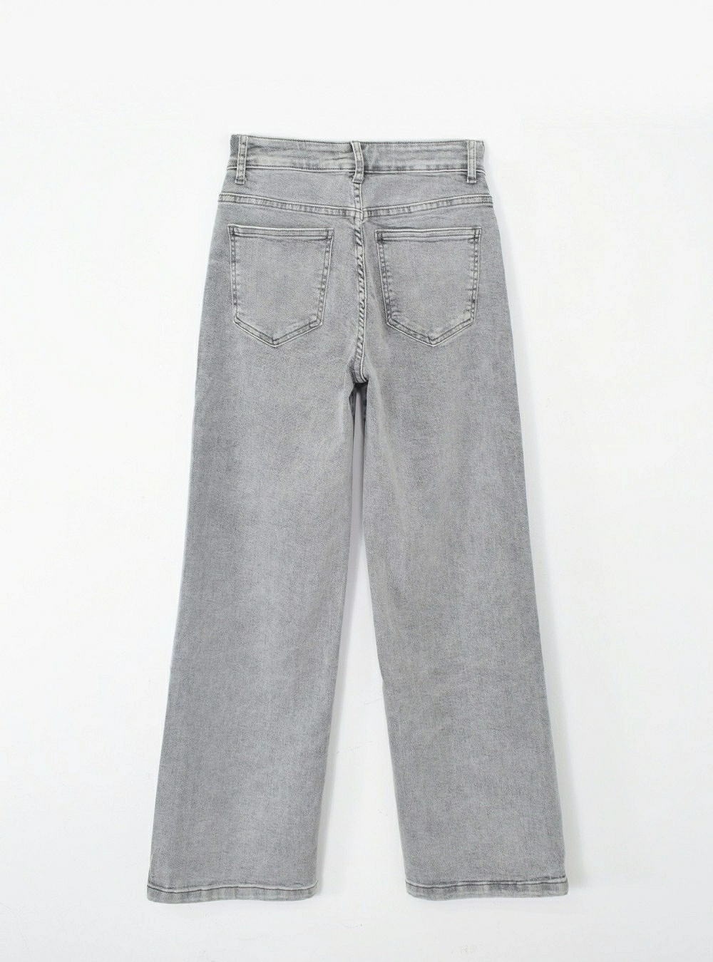 Jeans straight flores bordadas