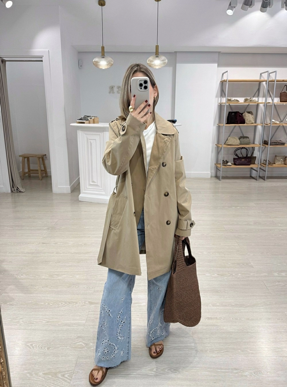 Jeans straight flores troqueladas Jeans straight flores troqueladas