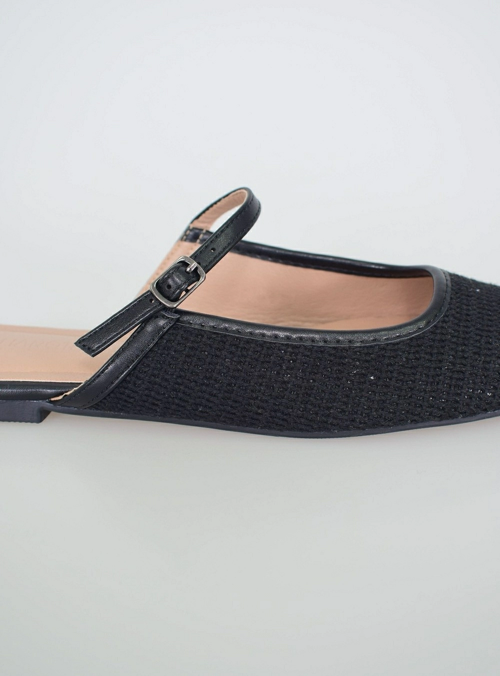 Mule tejido y hebilla