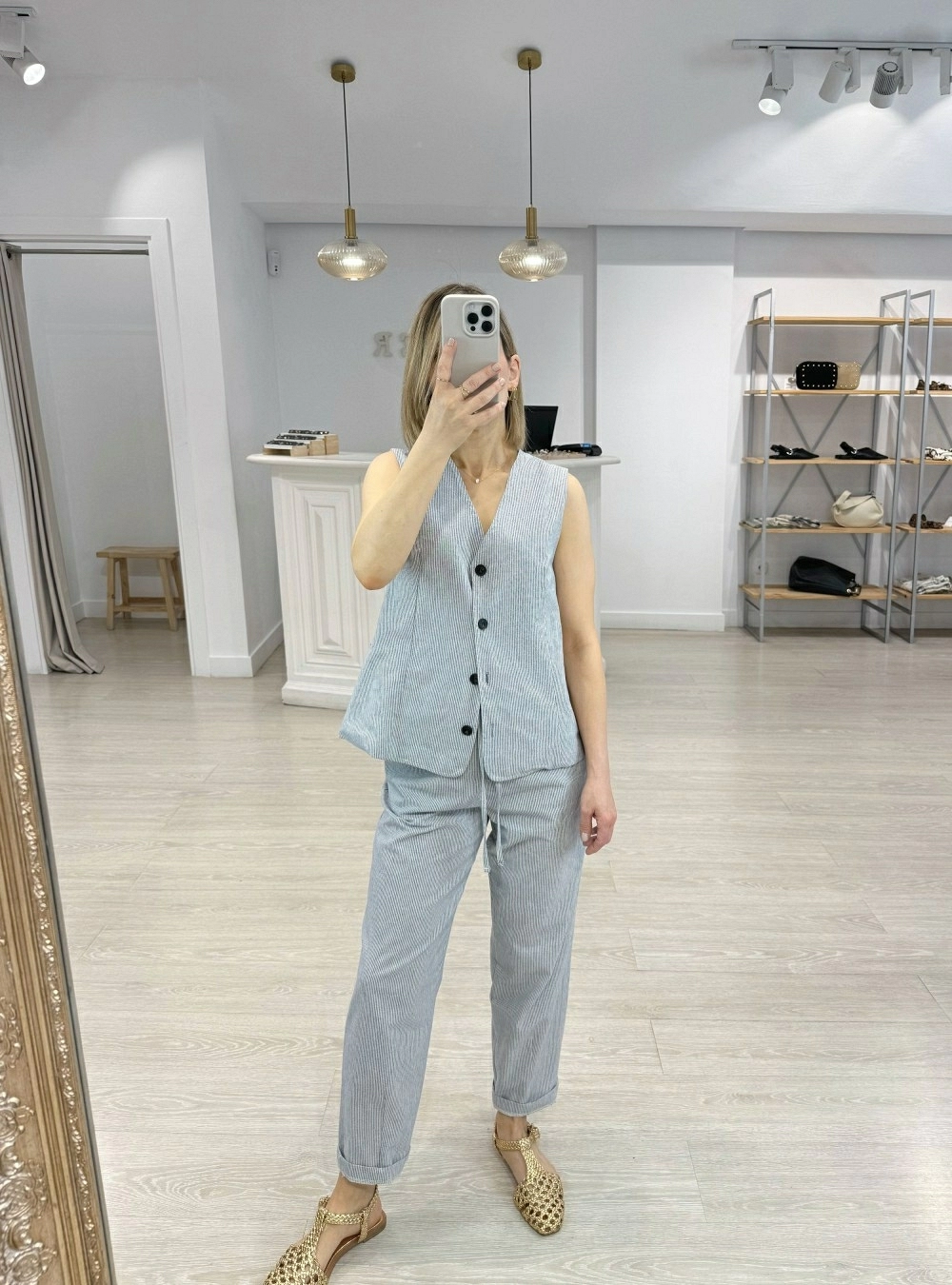 Pantalon rayas y lazo