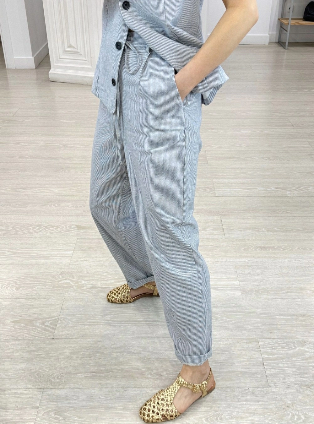 Pantalon rayas y lazo
