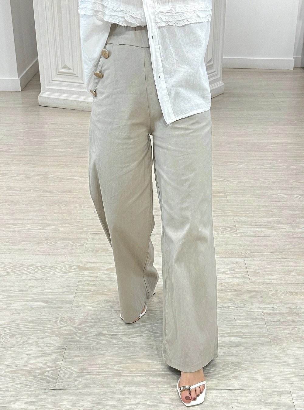 Pantalon recto botones gold