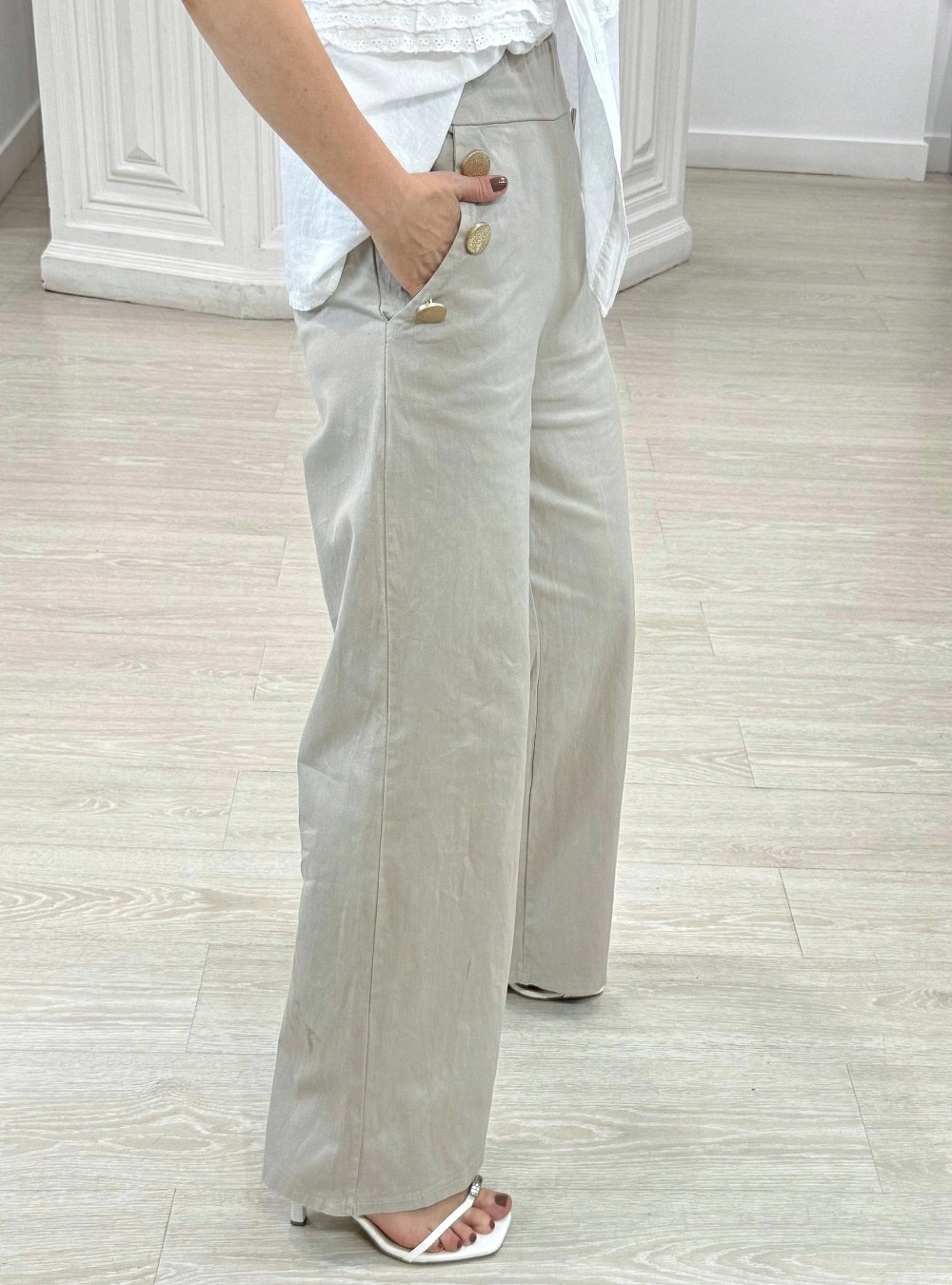Pantalon recto botones gold