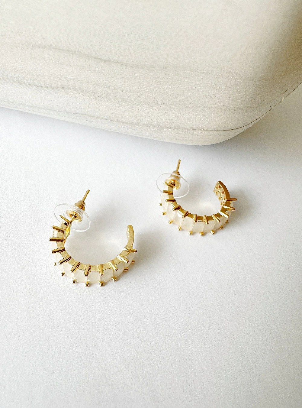 Pendientes aro circonita beige