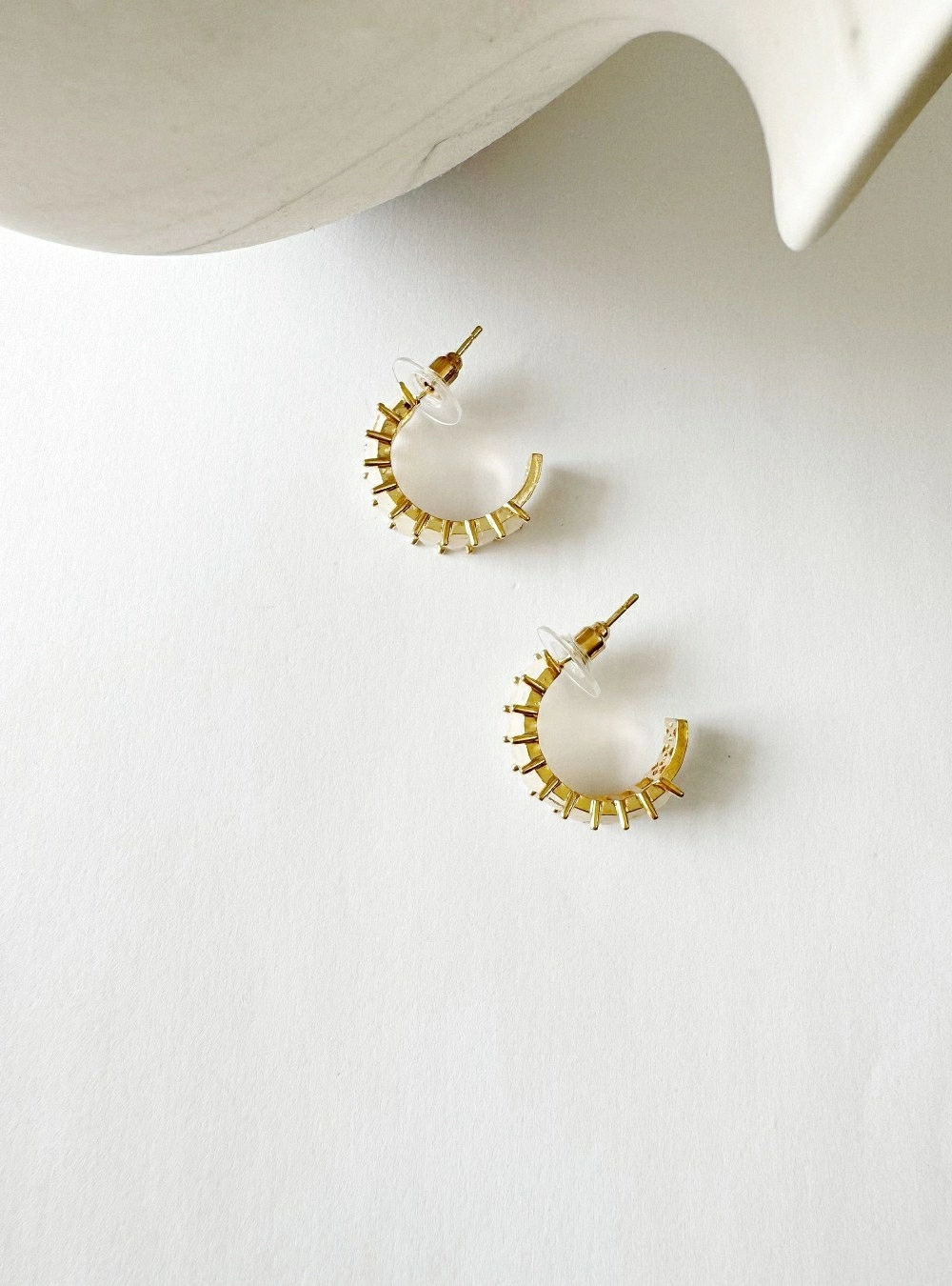 Pendientes aro circonita beige