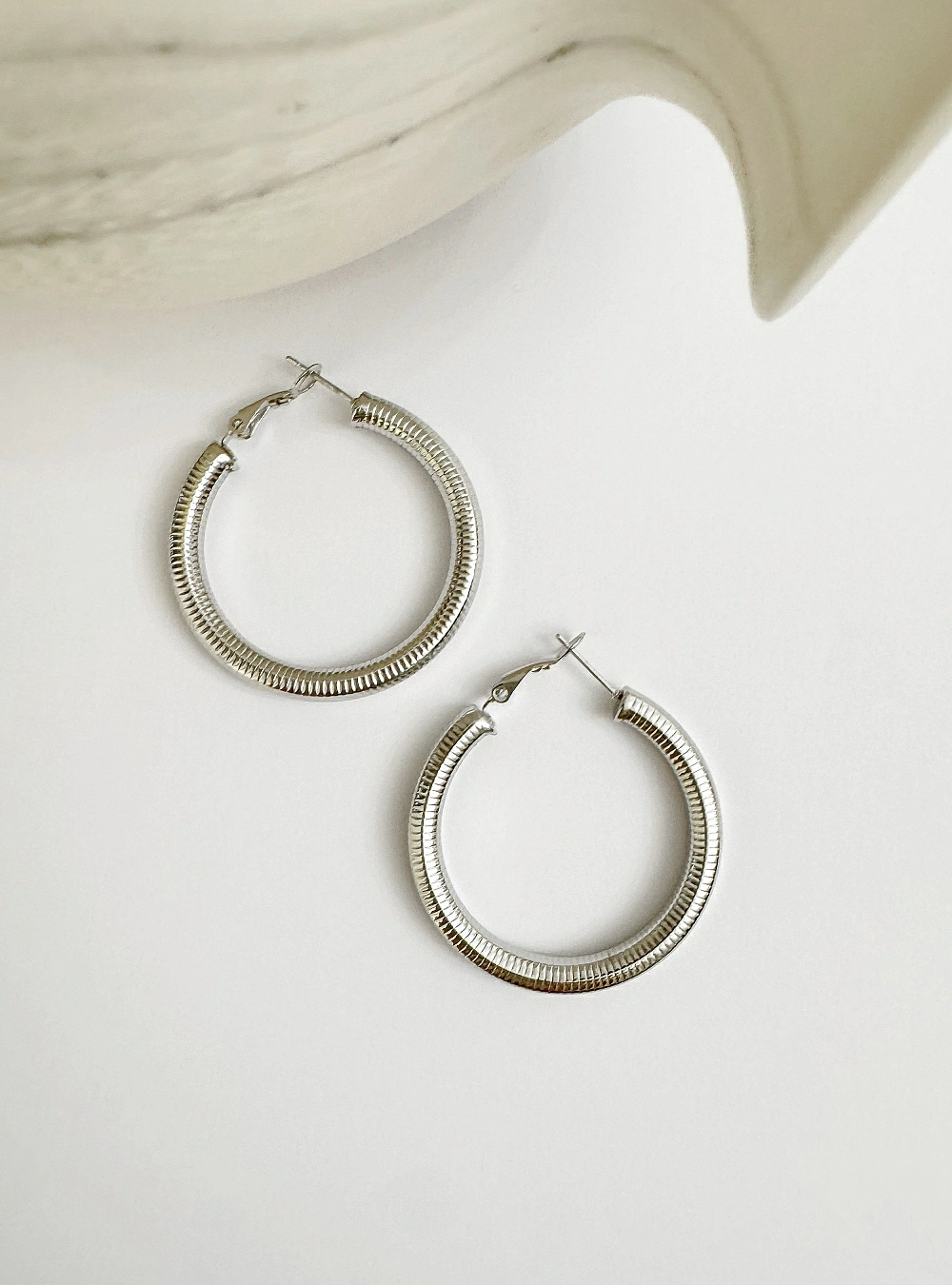 Pendientes aro rugoso