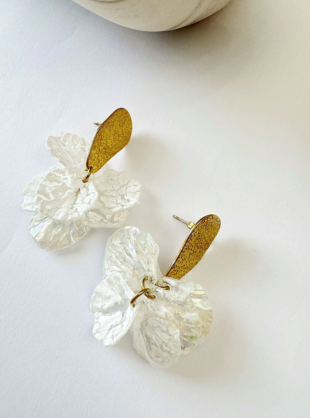 Pendientes chapa y pétalos