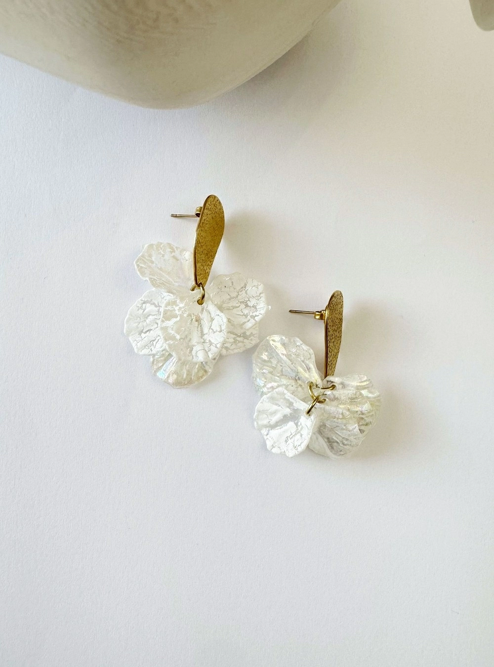 Pendientes chapa y pétalos
