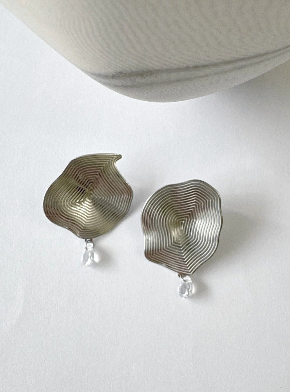 Pendientes circulo  irregular y brillo