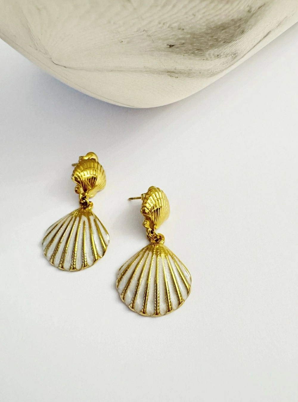 Pendientes concha lacada