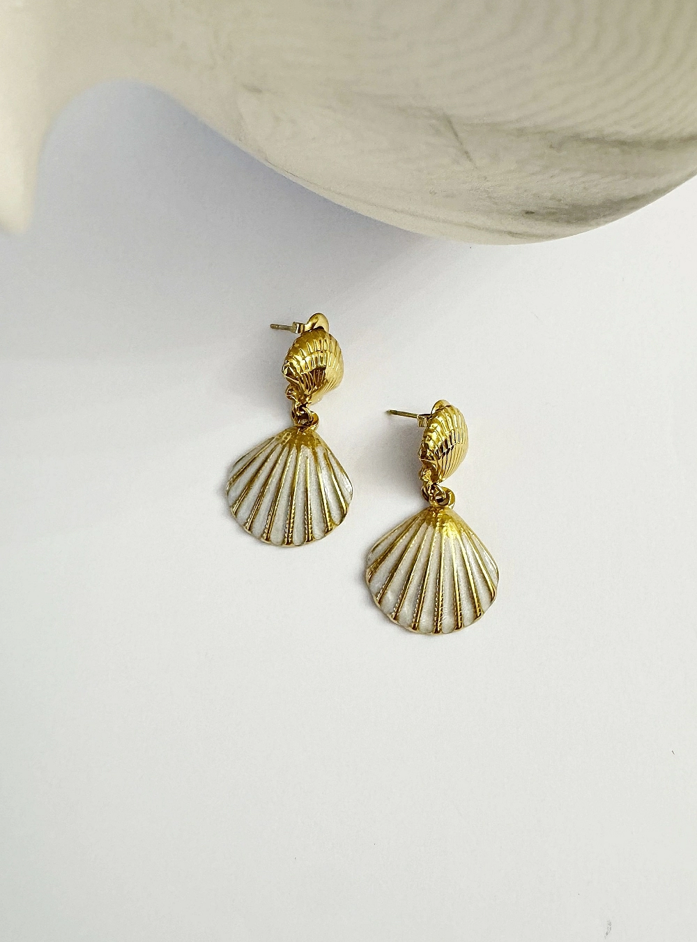 Pendientes concha lacada