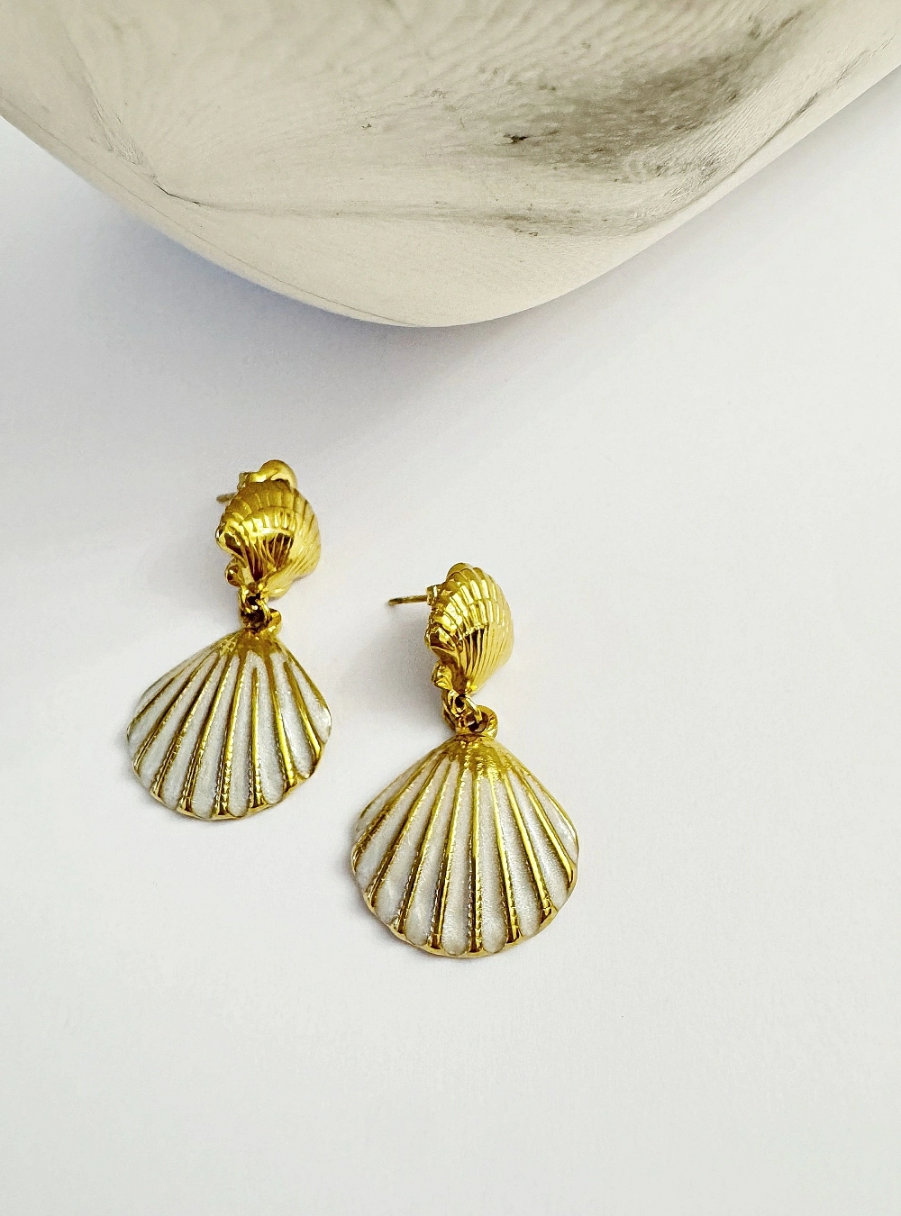 Pendientes concha lacada