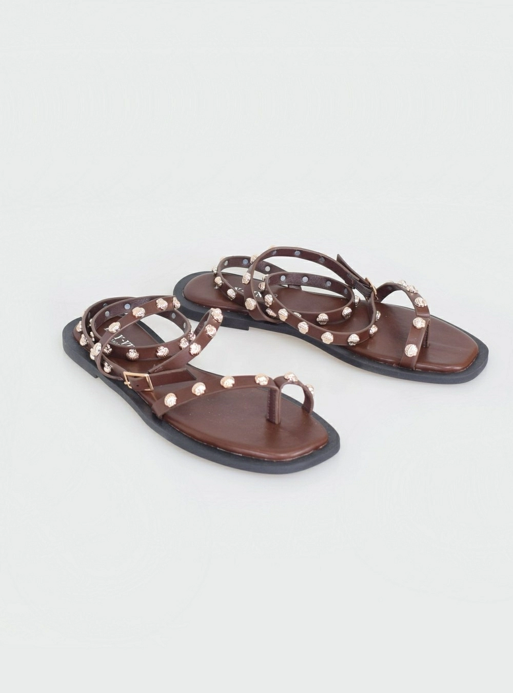 Sandalia plana conchas