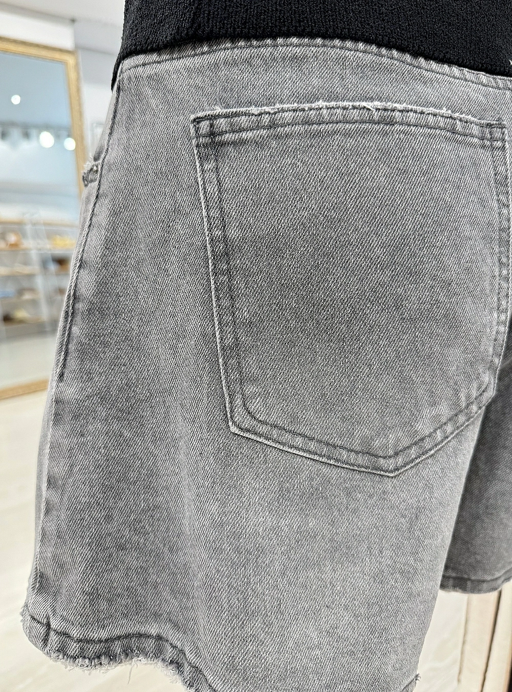 Short denim bajo deshilachado