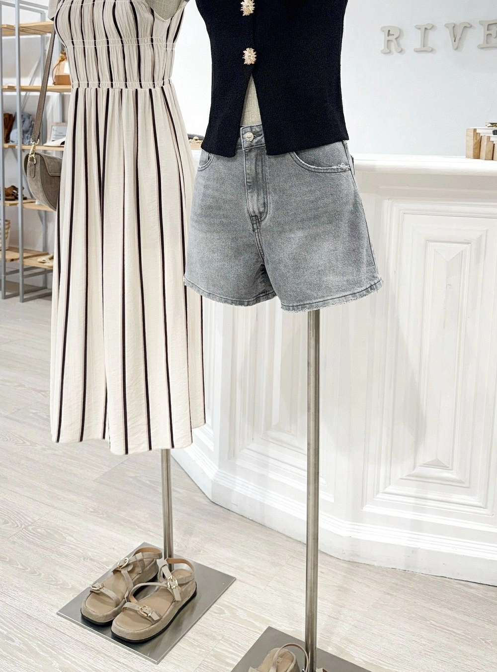 Short denim bajo deshilachado Short denim bajo deshilachado