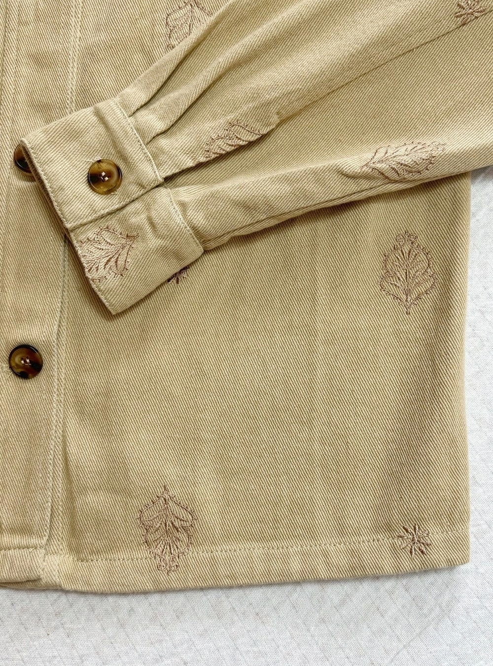 Sobrecamisa denim bordados