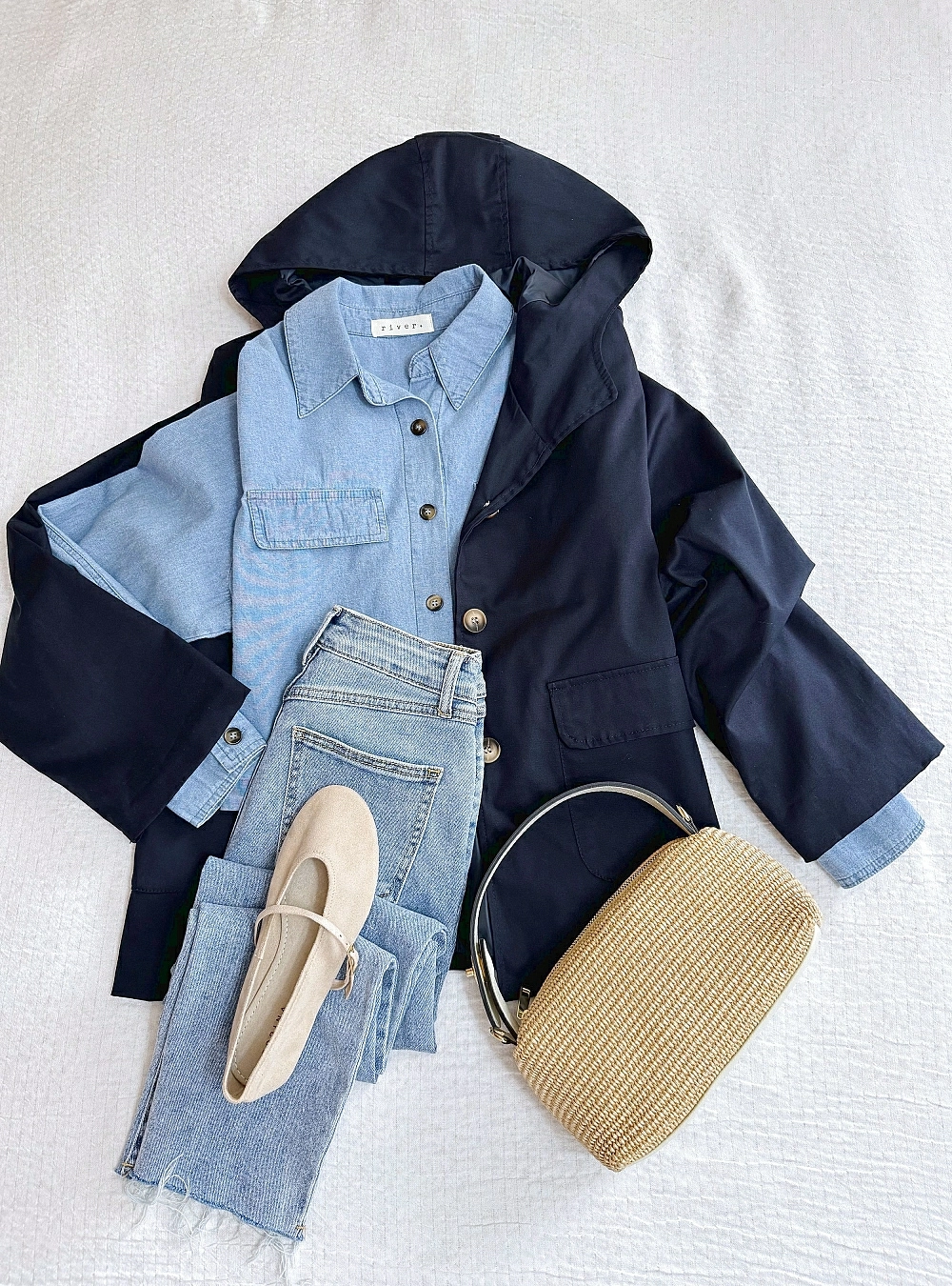 Trench corto capucha