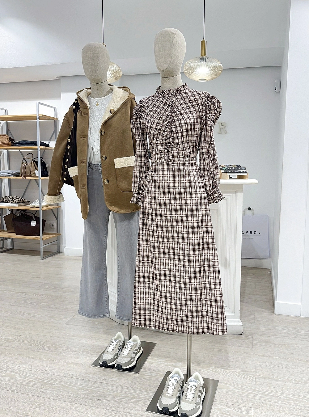 Vestido cuadros volante fruncido Vestido cuadros volante fruncido