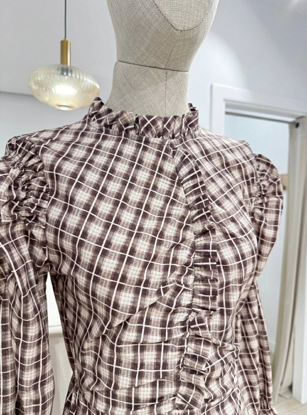 Vestido cuadros volante fruncido Vestido cuadros volante fruncido