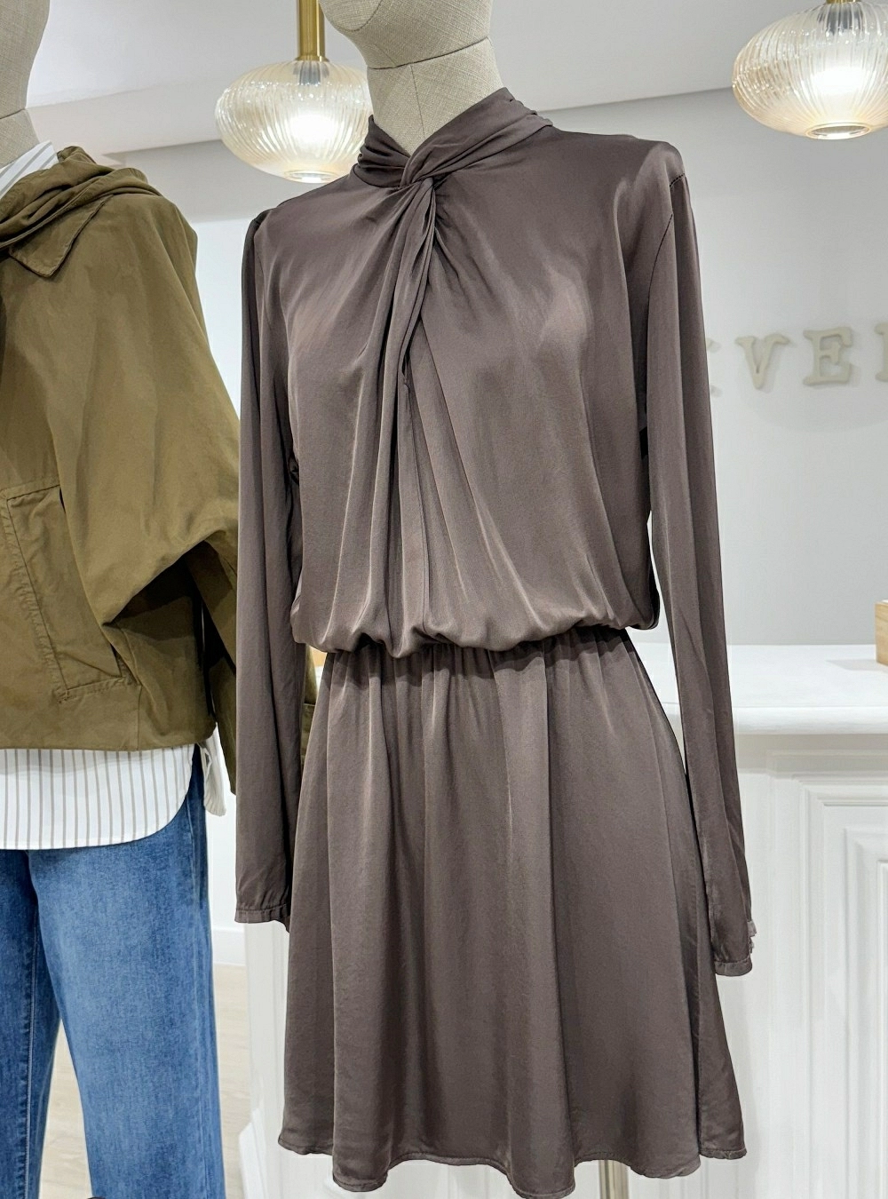 Vestido raso nudo cuello Vestido raso nudo cuello