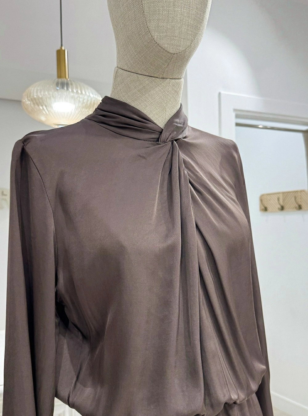 Vestido raso nudo cuello Vestido raso nudo cuello