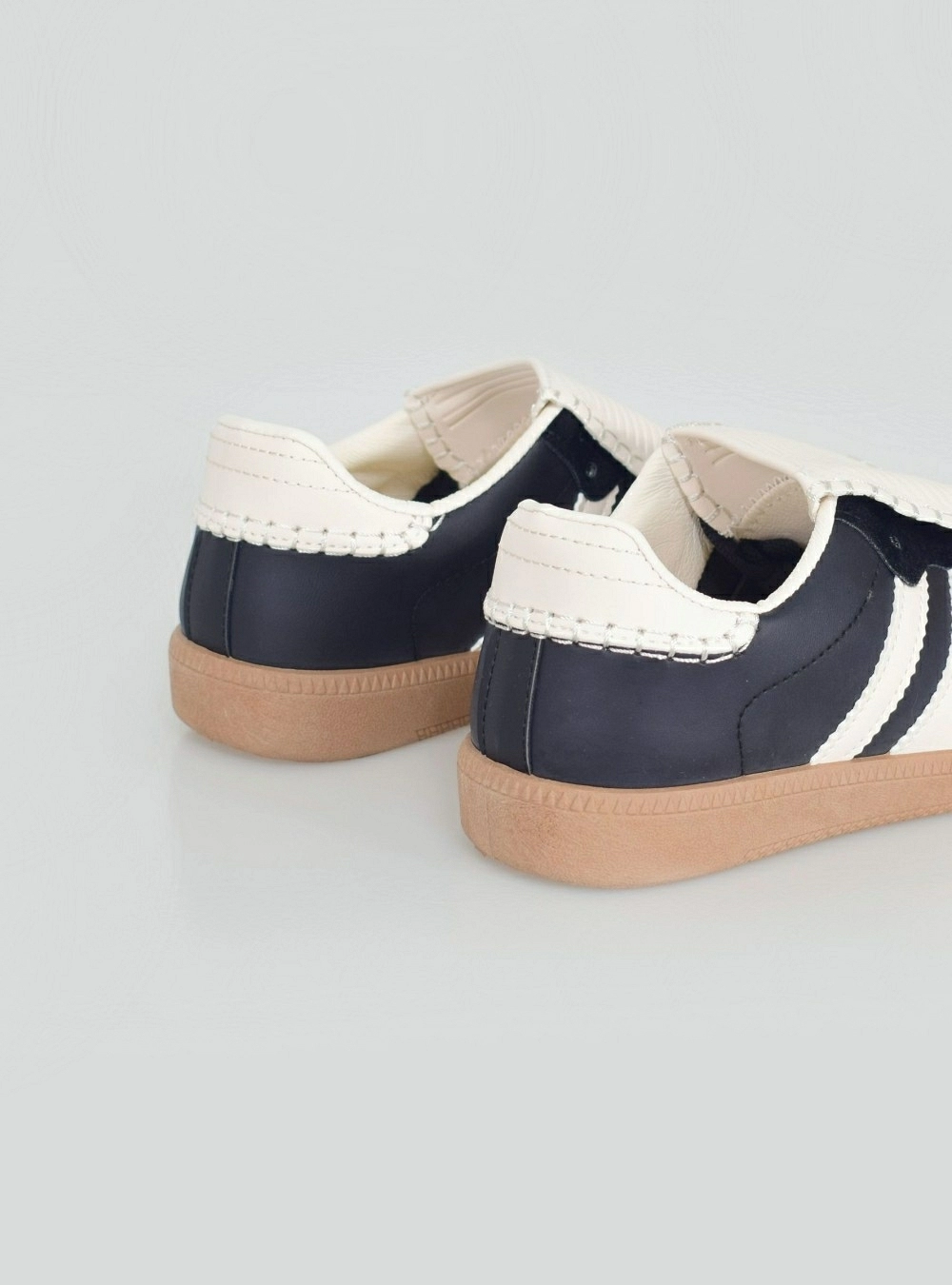 Zapatilla retro lengüeta