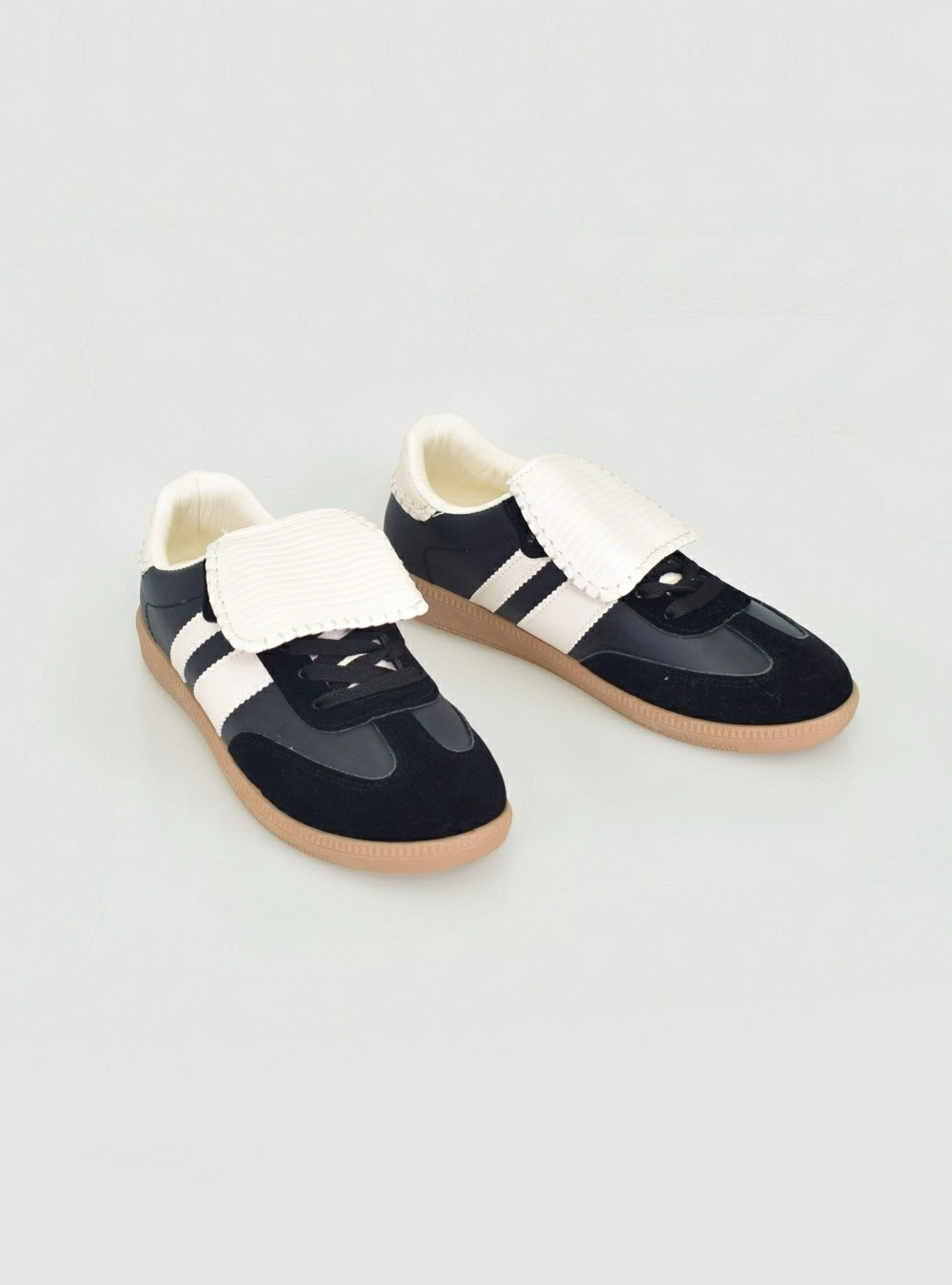 Zapatilla retro lengüeta