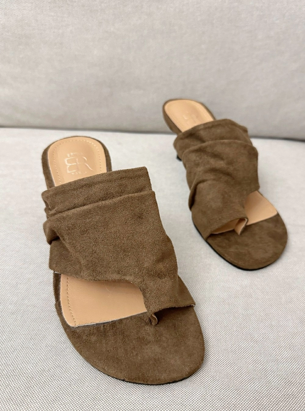 Zapato tacon antelina